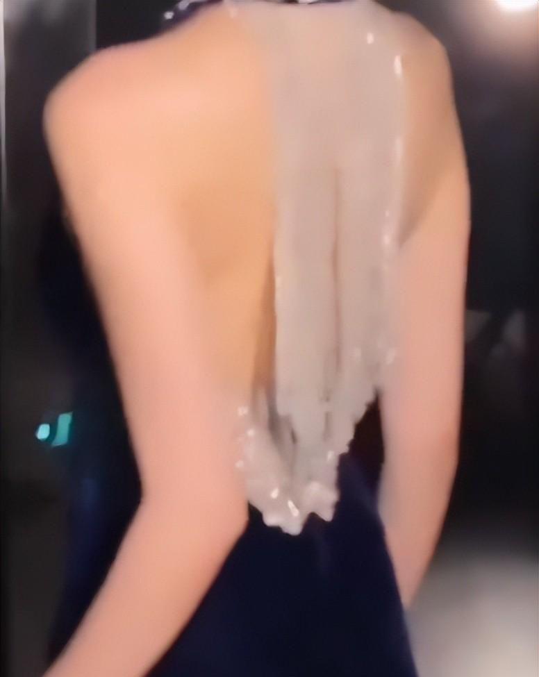 世界杯官方app下载入口-女子穿礼服退款后续:身份被扒已社死,工作被停职,商家准备起诉